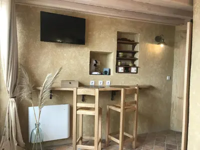 Télévision ou salle de divertissement dans l'établissement Chambre Les Marguerites