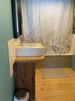 Salle de bains dans l'établissement La Guinguette de Cormatin