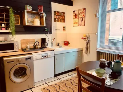 Cuisine ou kitchenette dans l'établissement La Guinguette de Cormatin