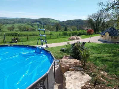Piscine de l'établissement Kota Finlandais Vacances Insolites ou située à proximité