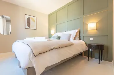 Un ou plusieurs lits dans un hébergement de l'établissement Le Cosy Chic . Proche gare . Centre-ville Mâcon . Neuf . Climatisation . Design . Wifi .