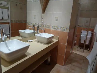 Salle de bains dans l'établissement Gentilhommière de Collonges