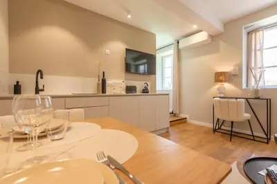 Cuisine ou kitchenette dans l'établissement Le Boho . Centre-ville Mâcon . Proche gare . Design . Neuf . Wifi . Climatisation . Confort