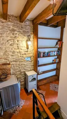 Bibliothèque dans la maison de vacances