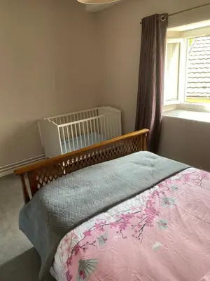 Un ou plusieurs lits dans un hébergement de l'établissement AUTUN Maison 4 chambres 7/9 pers - cour ombragée proche commerces