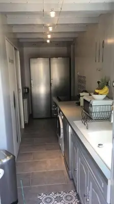Cuisine ou kitchenette dans l'établissement AUTUN Maison 4 chambres 7/9 pers - cour ombragée proche commerces