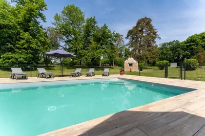 Piscine de l'établissement Gite Cascades du Hérisson 3 chambres piscine ou située à proximité