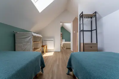Un ou plusieurs lits dans un hébergement de l'établissement Gite Cascades du Hérisson 3 chambres piscine