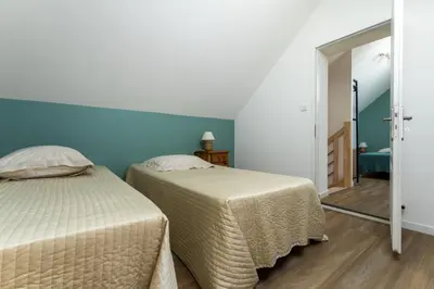 Un ou plusieurs lits dans un hébergement de l'établissement Gite Cascades du Hérisson 3 chambres piscine