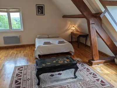 Un ou plusieurs lits dans un hébergement de l'établissement Clos du Château - Grande maison avec piscine privée et vue sur la vallée