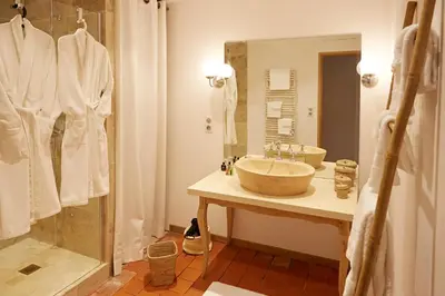 Salle de bains dans l'établissement Hameau de Blagny
