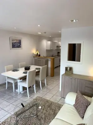 Cuisine ou kitchenette dans l'établissement Appartement cosy Lons - Montmorot