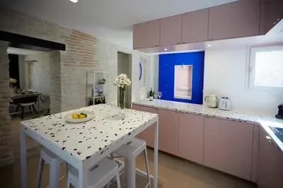 Cuisine ou kitchenette dans l'établissement Couette&Living - Maison design à Savigny-les-Beaune