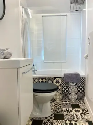 Salle de bains dans l'établissement La petite Maison Messigny