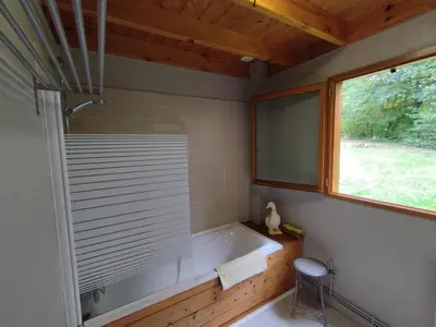 Salle de bains dans l'établissement Gîte Chalet Morvan Bourgogne