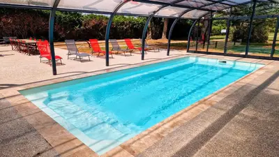 Piscine de l'établissement La Villa 1848 by Vindihouses - piscine chauffée - sauna - billard - babyfoot ou située à proximité