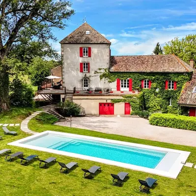 Piscine de l'établissement Moulin des ducs grand format by Vindihouses - piscine chaffée - escalade - billard - fitness - etc ou située à proximité