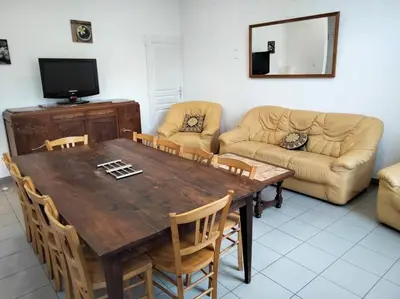Télévision ou salle de divertissement dans l'établissement Gîte de groupe 2 à 12 personnes