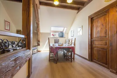 Coin salon dans l'établissement Au Logis des Hirondelles