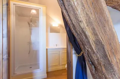 Salle de bains dans l'établissement Au Logis des Hirondelles