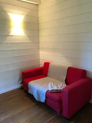 Coin salon dans l'établissement Grande maison familiale, rustique et charmante en Bourgogne, dans le Morvan