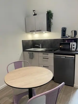 Cuisine ou kitchenette dans l'établissement nuitzen
