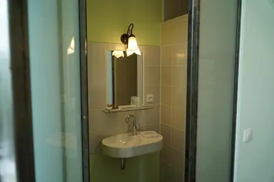 Salle de bains dans l'établissement Les Grillons du Morvan