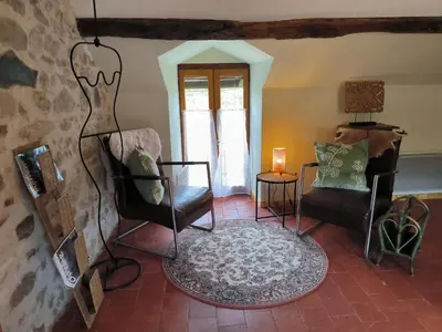Coin salon dans l'établissement Chambres d'Hôtes Montjouan
