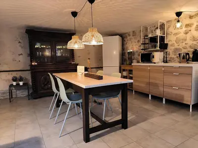 Cuisine ou kitchenette dans l'établissement Chambres d'Hôtes Montjouan
