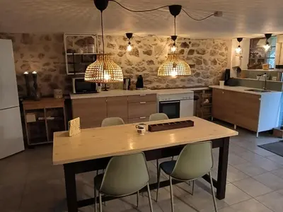 Cuisine ou kitchenette dans l'établissement Chambres d'Hôtes Montjouan