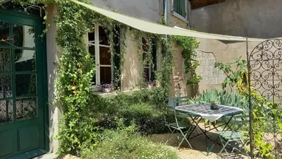 Jardin de l'établissement La Tour Bleue