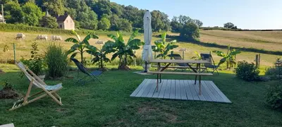 Jardin de l'établissement Chambres et table d'hôtes : LES SENTIERS DE LA BREME