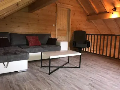 Coin salon dans l'établissement Forest Jura Lodge - Chalet de la Vache