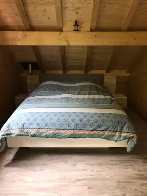 Un ou plusieurs lits dans un hébergement de l'établissement Forest Jura Lodge - Chalet de la Vache