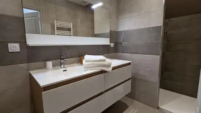 Salle de bains dans l'établissement Le Clos des écureuils - chambres d'hôtes