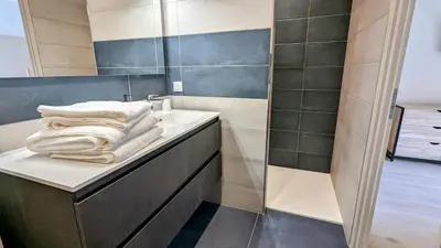 Salle de bains dans l'établissement Le Clos des écureuils - chambres d'hôtes
