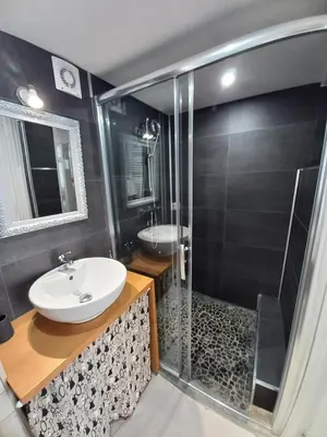Salle de bains dans l'établissement Auprès du Lavoir