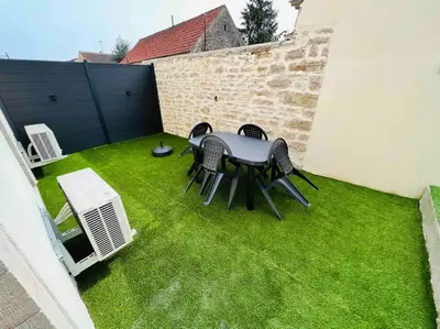 Jardin de l'établissement La suite Grand Cru et BDSM 3 minutes de Beaune