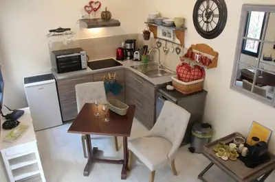 Cuisine ou kitchenette dans l'établissement Gites de Climats de 3 à 6 personnes