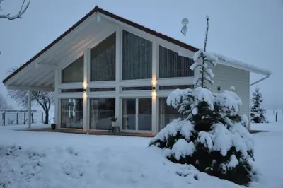 L'établissement chalet bien-être 100m² -Gîte les 4 saisons - Lac de Chalain en hiver