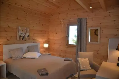 Un ou plusieurs lits dans un hébergement de l'établissement chalet bien-être 100m² -Gîte les 4 saisons - Lac de Chalain