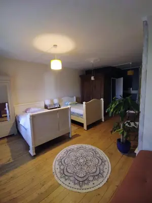 Un ou plusieurs lits dans un hébergement de l'établissement Charmante chambre dans village jurassien