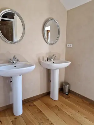 Plan de l'établissement 2 CHAMBRES DANS MAISON EN PIERRE ATYPIQUe