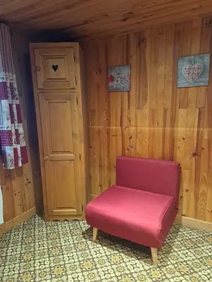 Coin salon dans l'établissement Le refuge du hérisson