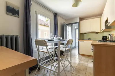 Cuisine ou kitchenette dans l'établissement Le zen