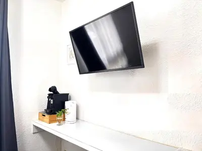 Télévision ou salle de divertissement dans l'établissement Studio N°1 Calme et fonctionnel
