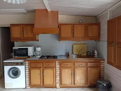 Cuisine ou kitchenette dans l'établissement Jura , région des lacs