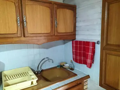 Cuisine ou kitchenette dans l'établissement Jura , région des lacs