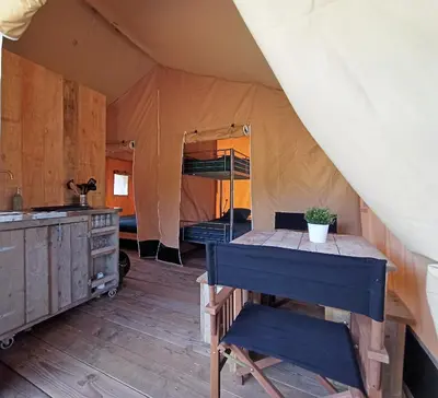 Cuisine ou kitchenette dans l'établissement Le Lodge du Hibou