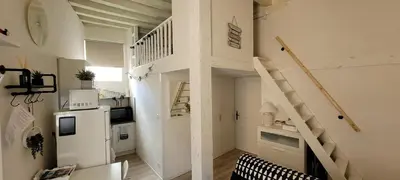 Cuisine ou kitchenette dans l'établissement Des Histoires d'Anges - Côté Ville - 2 meublés classés - Accueil Vélo